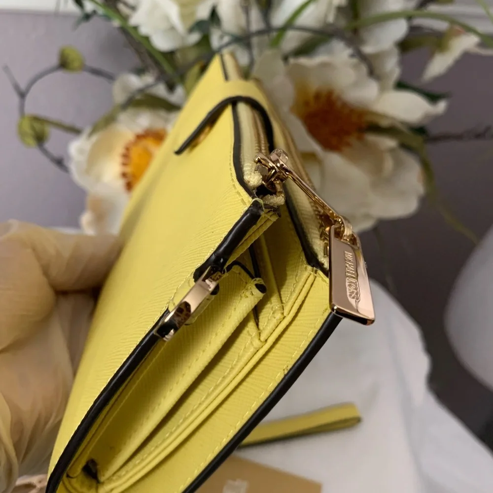 MICHAEL KORS LG DOUBLE ZIP WRISTLET PHONE/CASE HOLDER - Picture 7 of 8